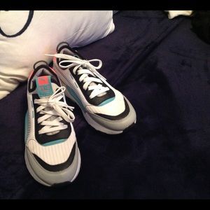 PUMA SNEAKERS 6.5 (6 1/2)